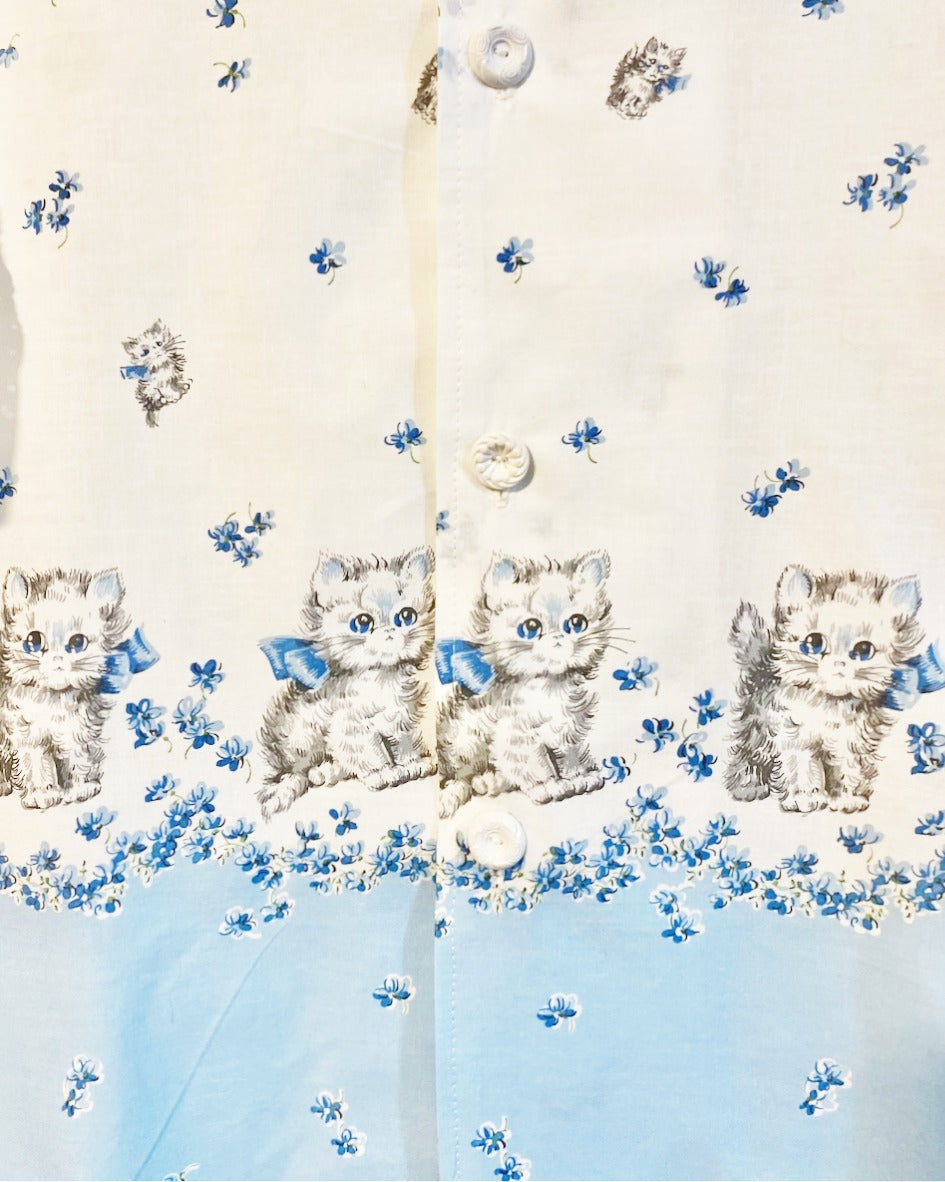 Shirt  with grey kitten and blue floral print on white cotton poplin With white crocheted sleeves and back yoke
